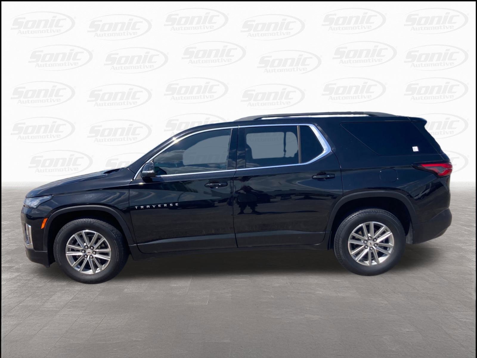 2023 Chevrolet Traverse Cloth photo 2