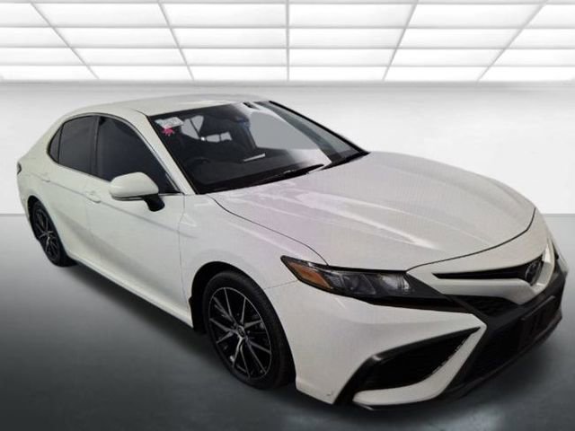 2023 Toyota Camry SE's photo