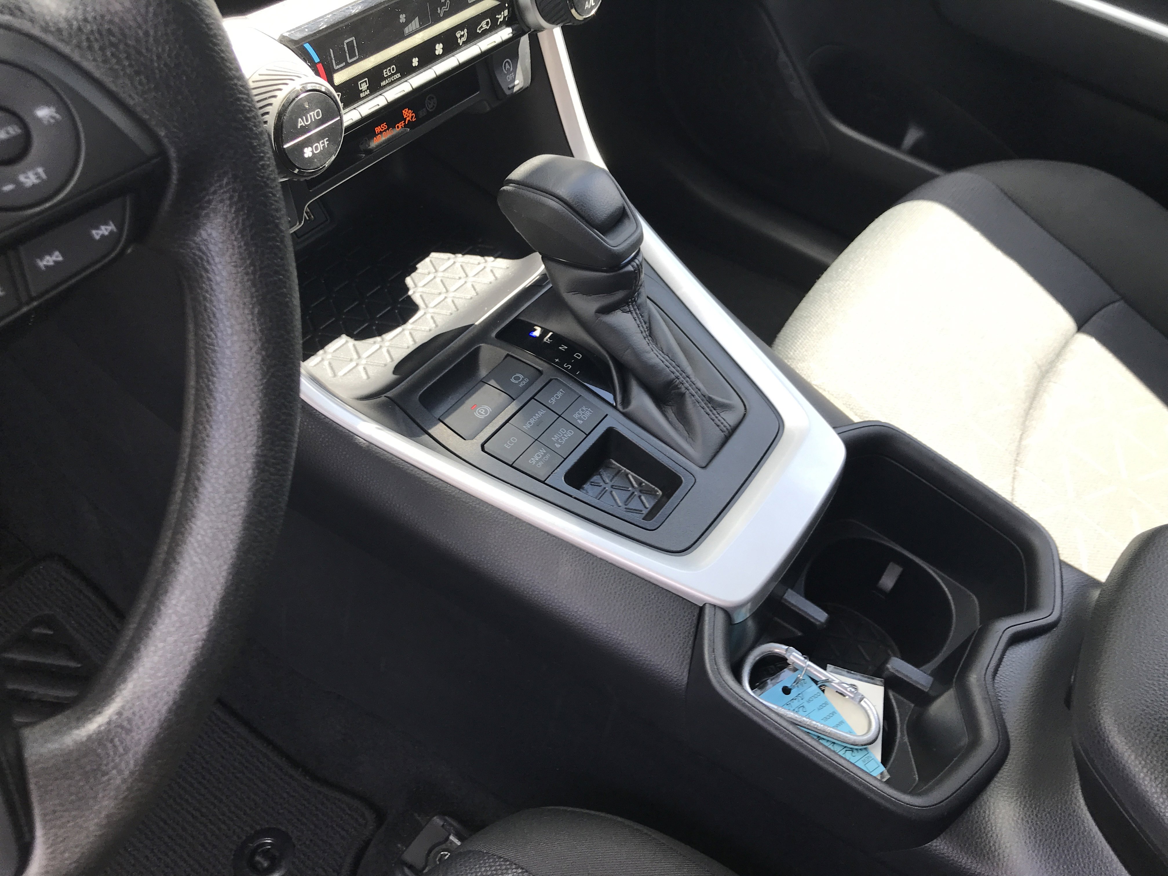 2025 Toyota RAV4 XLE photo 3