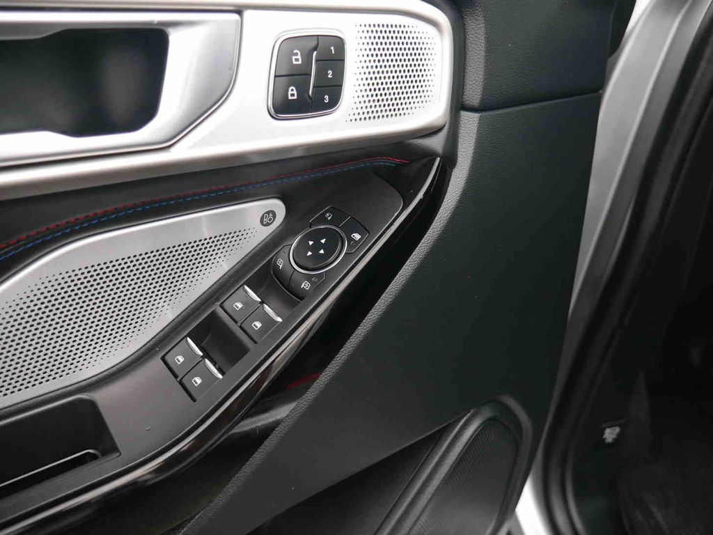 2024 Ford Explorer ST photo 29