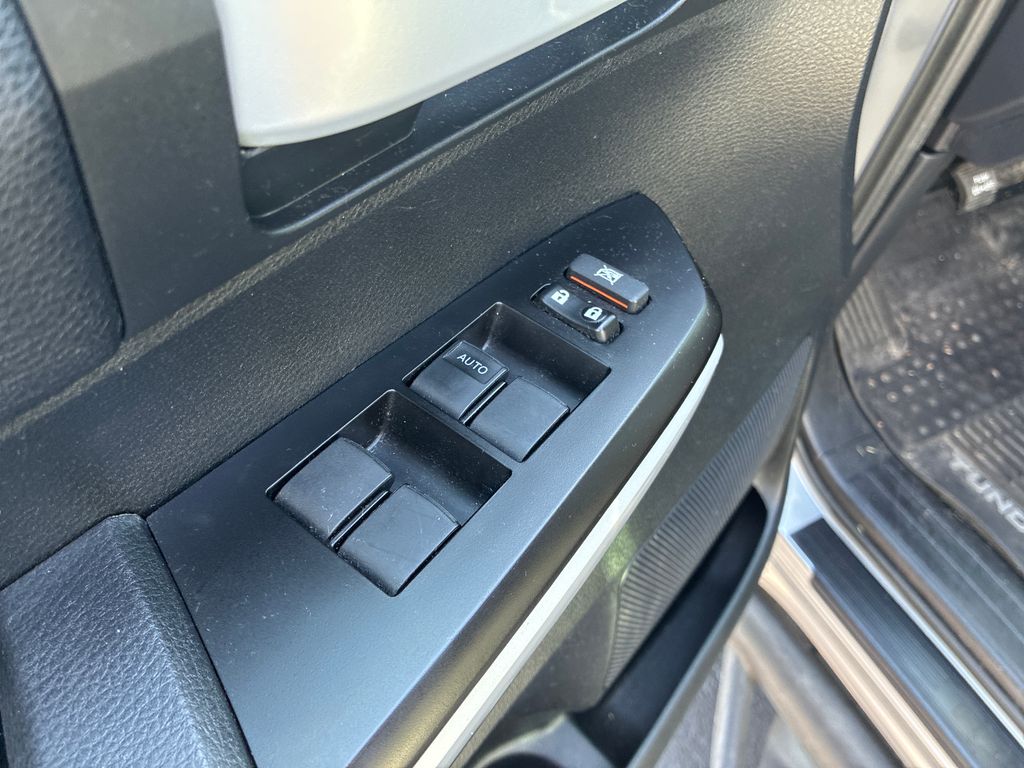2018 Toyota Tundra SR5 photo 10