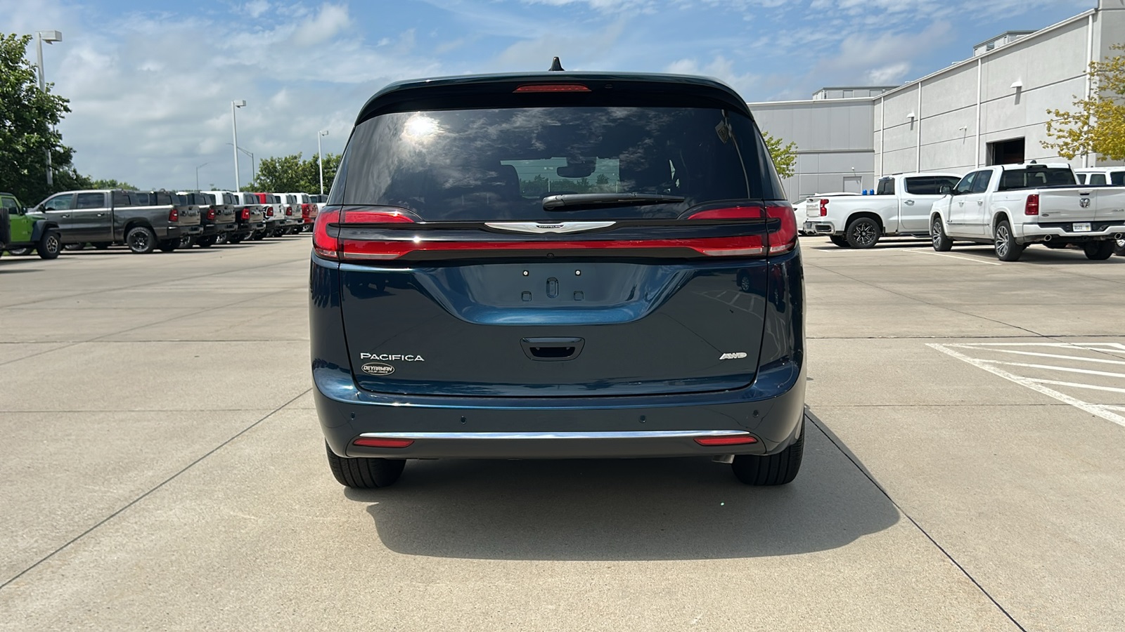 2025 Chrysler Pacifica photo 4