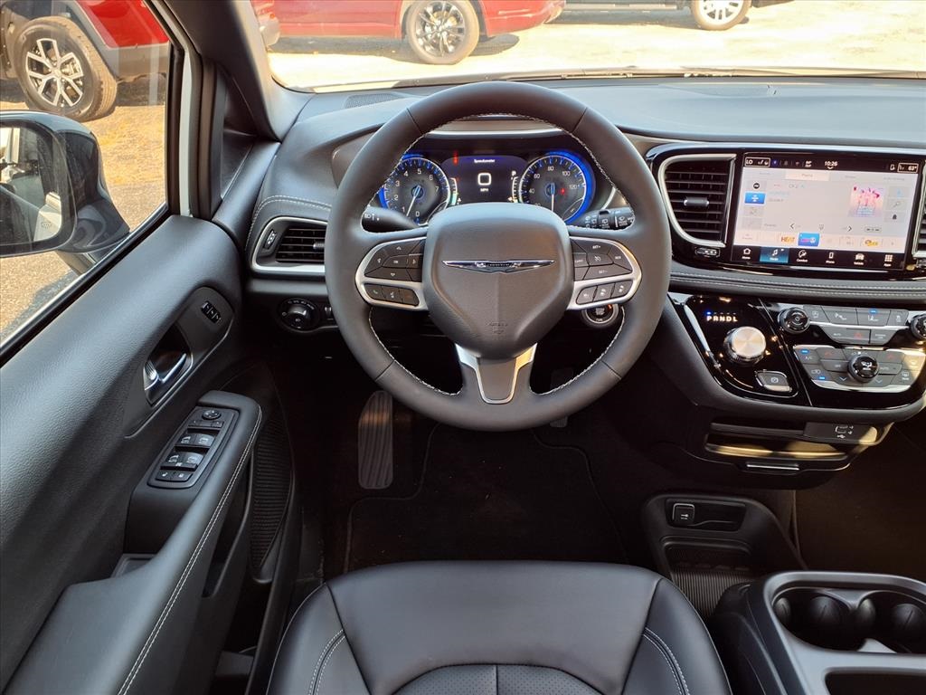 2026 Chrysler Pacifica photo 10
