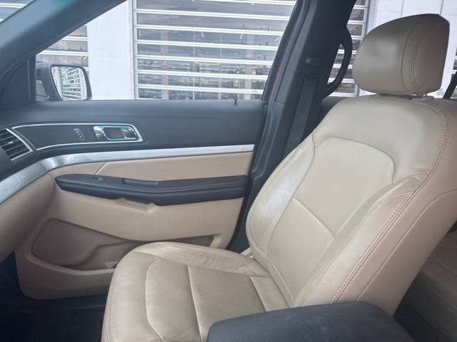 2017 Ford Explorer XLT photo 5