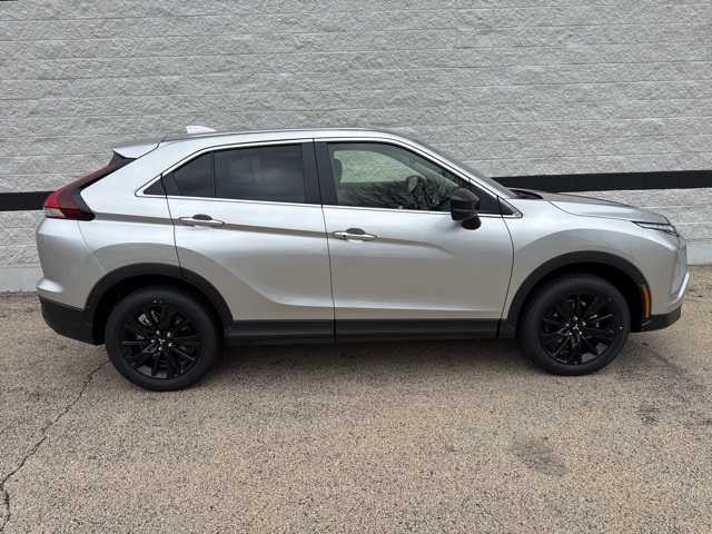 2025 Mitsubishi Eclipse Cross LE photo 2