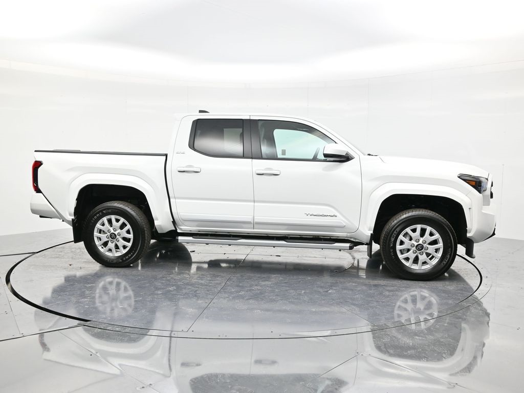 2024 Toyota Tacoma photo 4