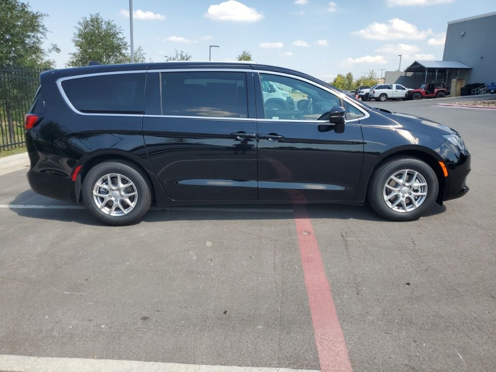2026 Chrysler Voyager LX photo 11