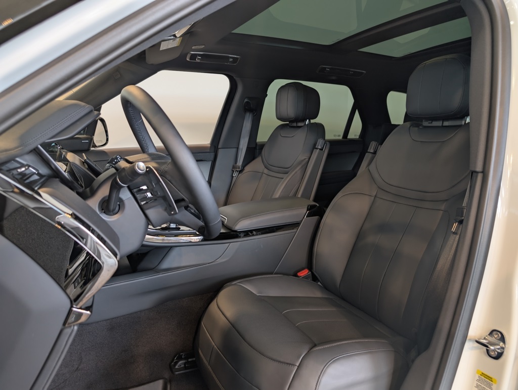 2025 Land Rover Range Rover Sport SE photo 9