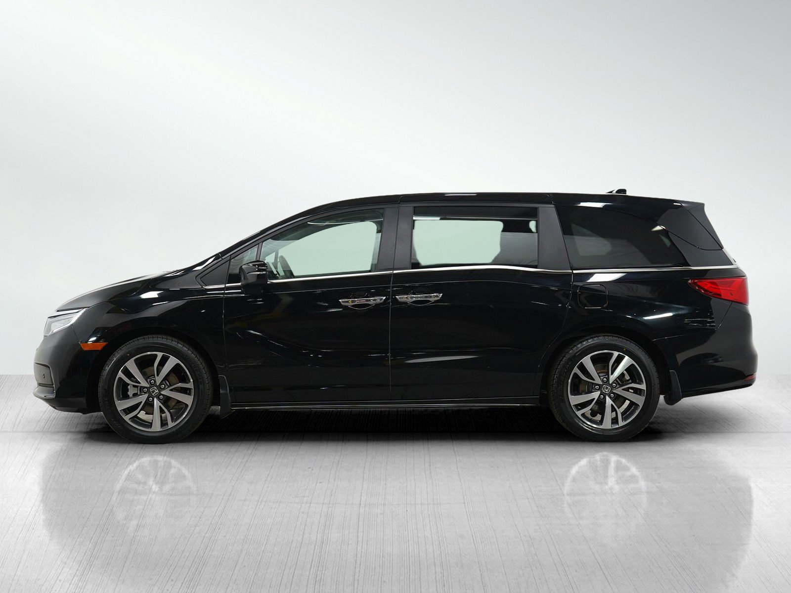 Used 2023 Honda Odyssey Touring with VIN 5FNRL6H80PB045009 for sale in Burnsville, Minnesota