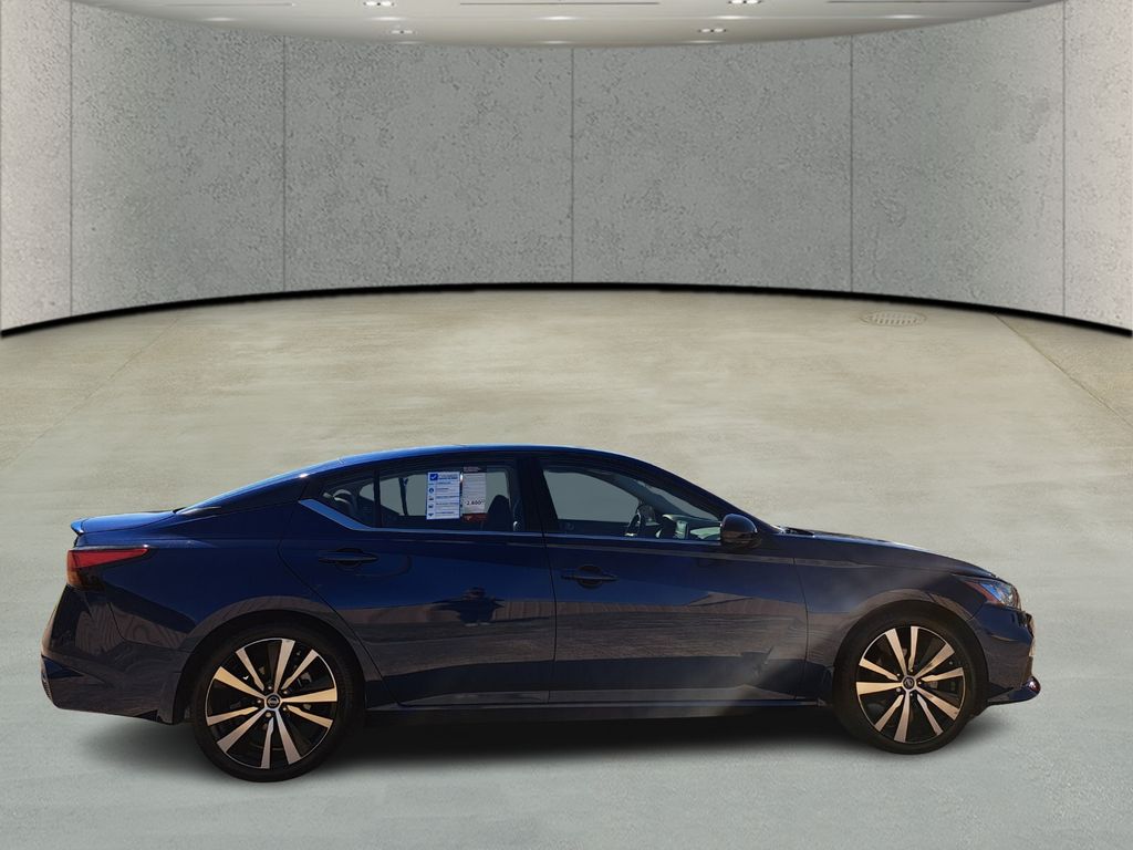 2022 Nissan Altima SR photo 4