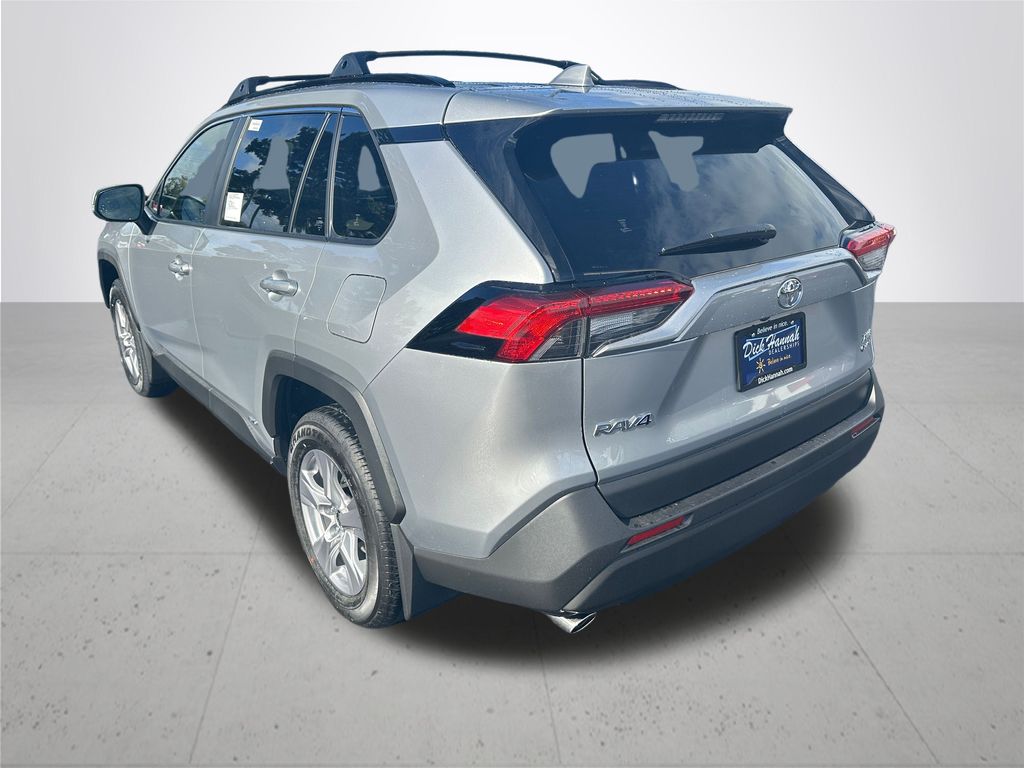 2025 Toyota RAV4 Hybrid XLE photo 9