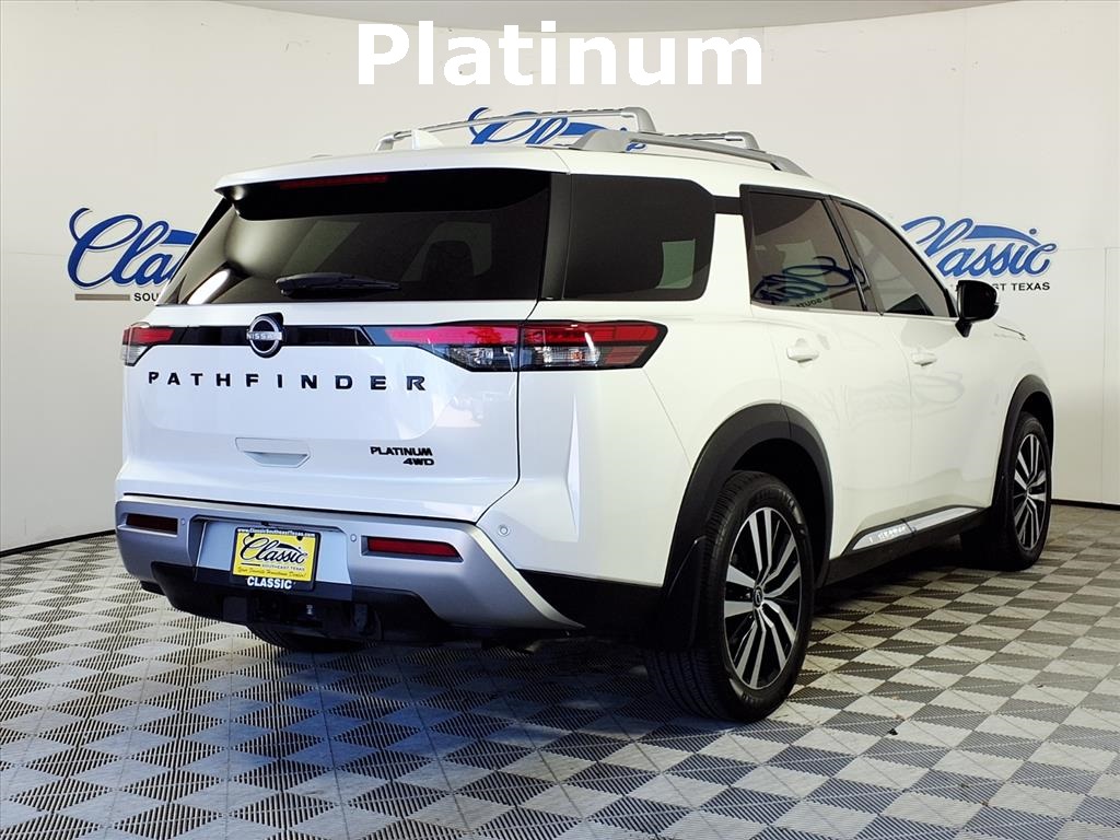 2023 Nissan Pathfinder Platinum photo 2