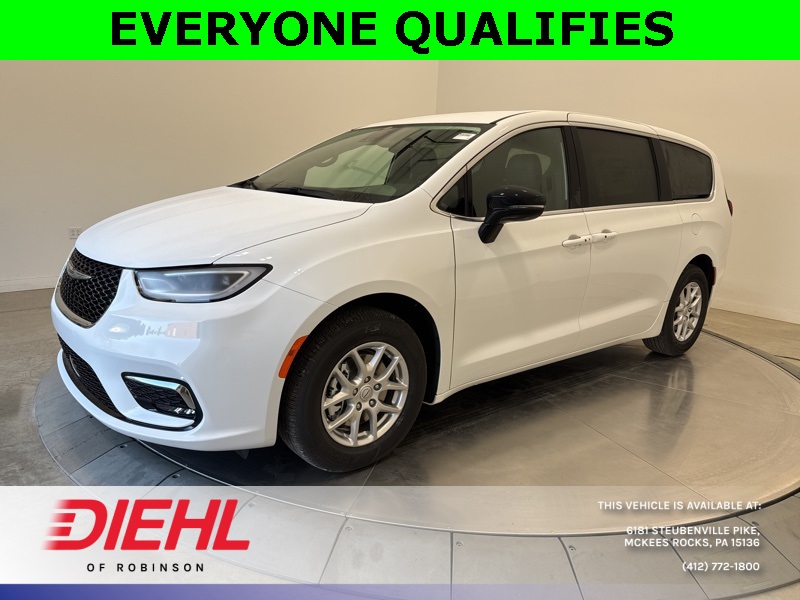 2026 Chrysler Pacifica photo 3