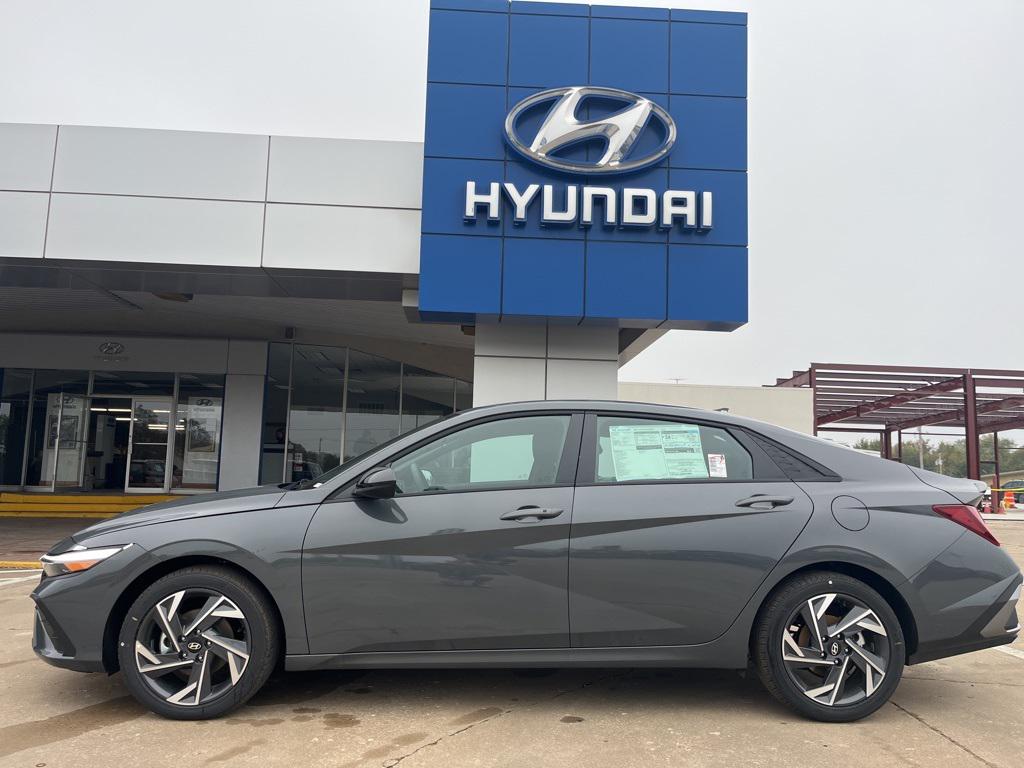 2025 Hyundai Elantra SEL's photo