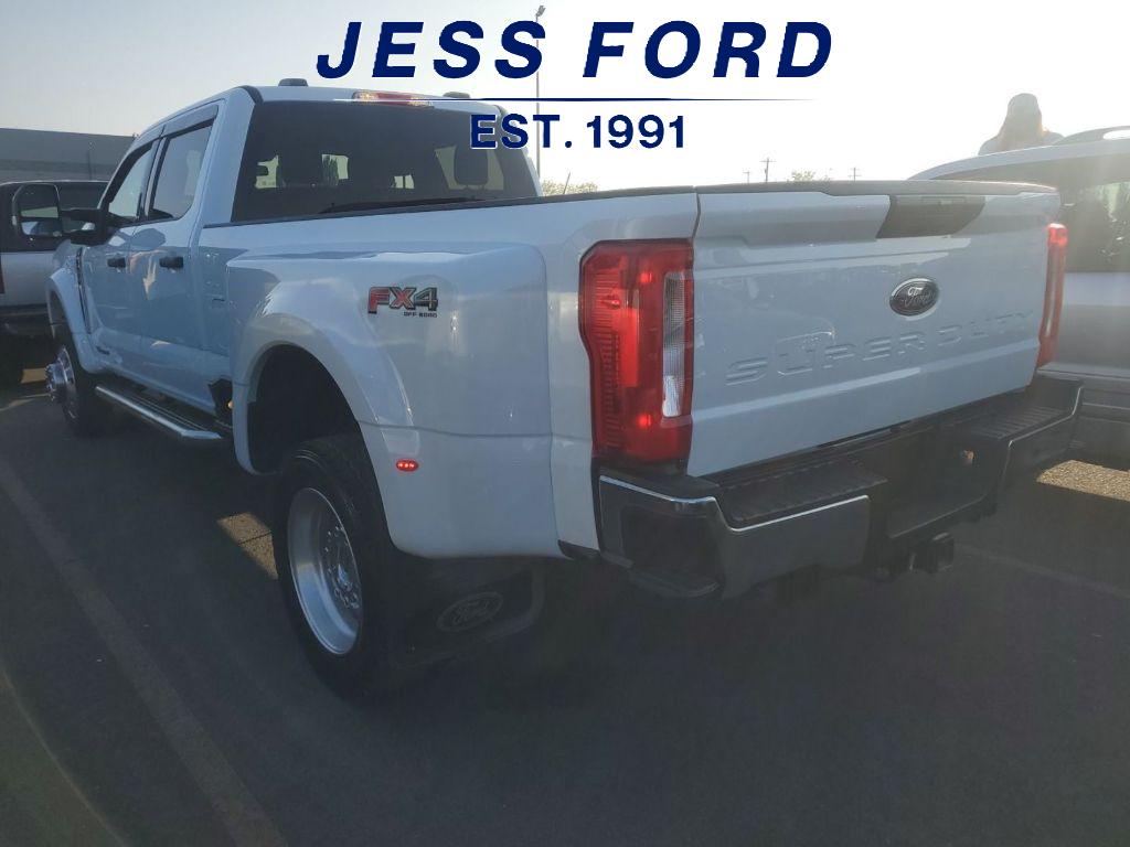 2023 Ford F-450 XLT photo 2