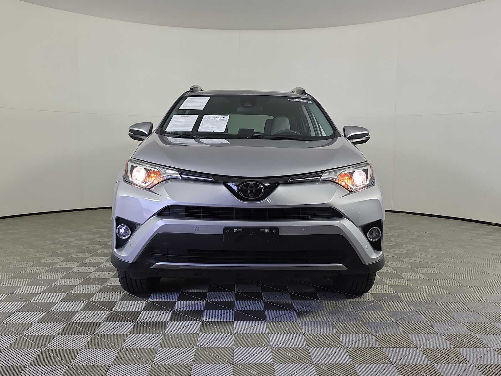 2016 Toyota RAV4 XLE photo 2