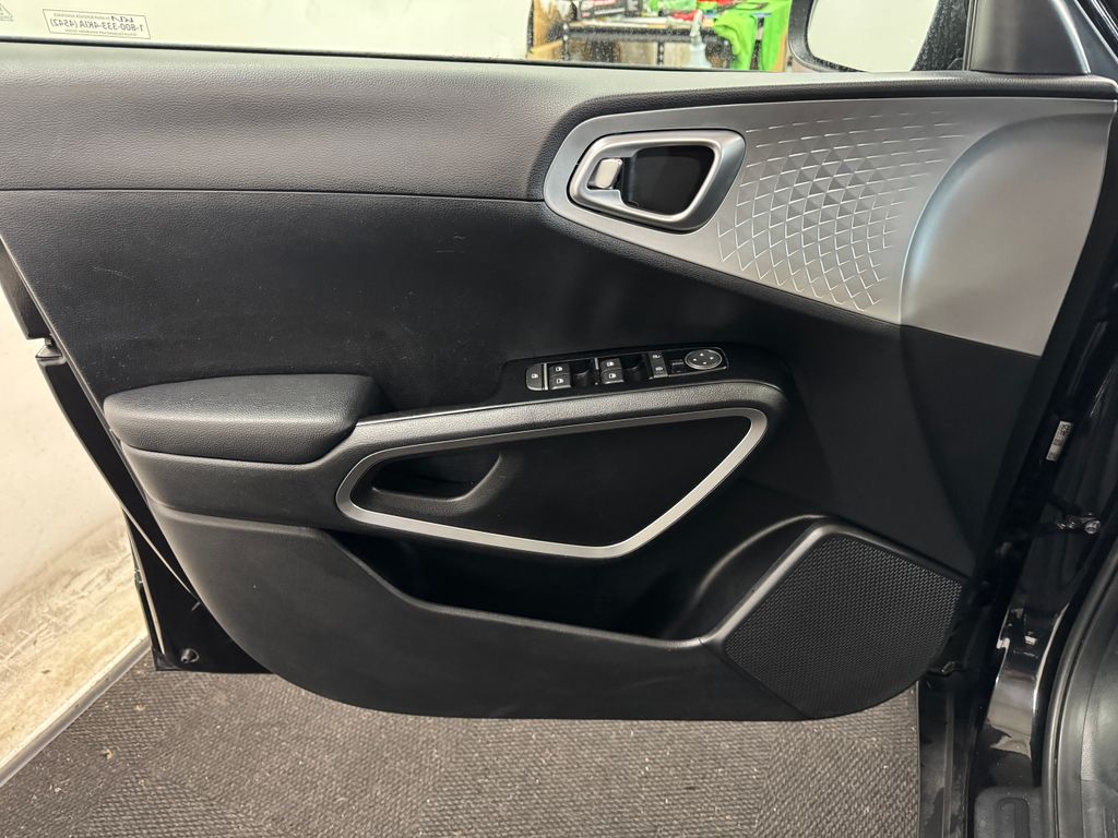 2023 Kia Soul LX photo 10
