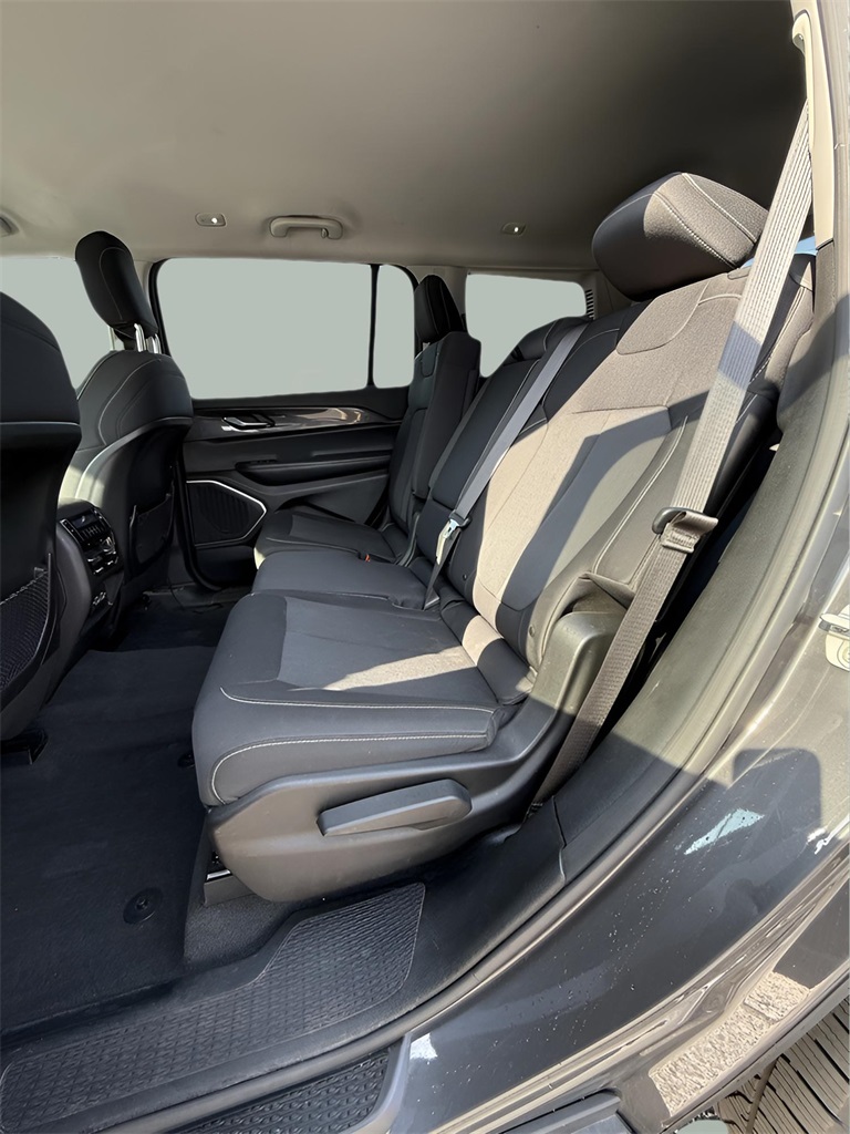 2021 Jeep Grand Cherokee Laredo photo 20