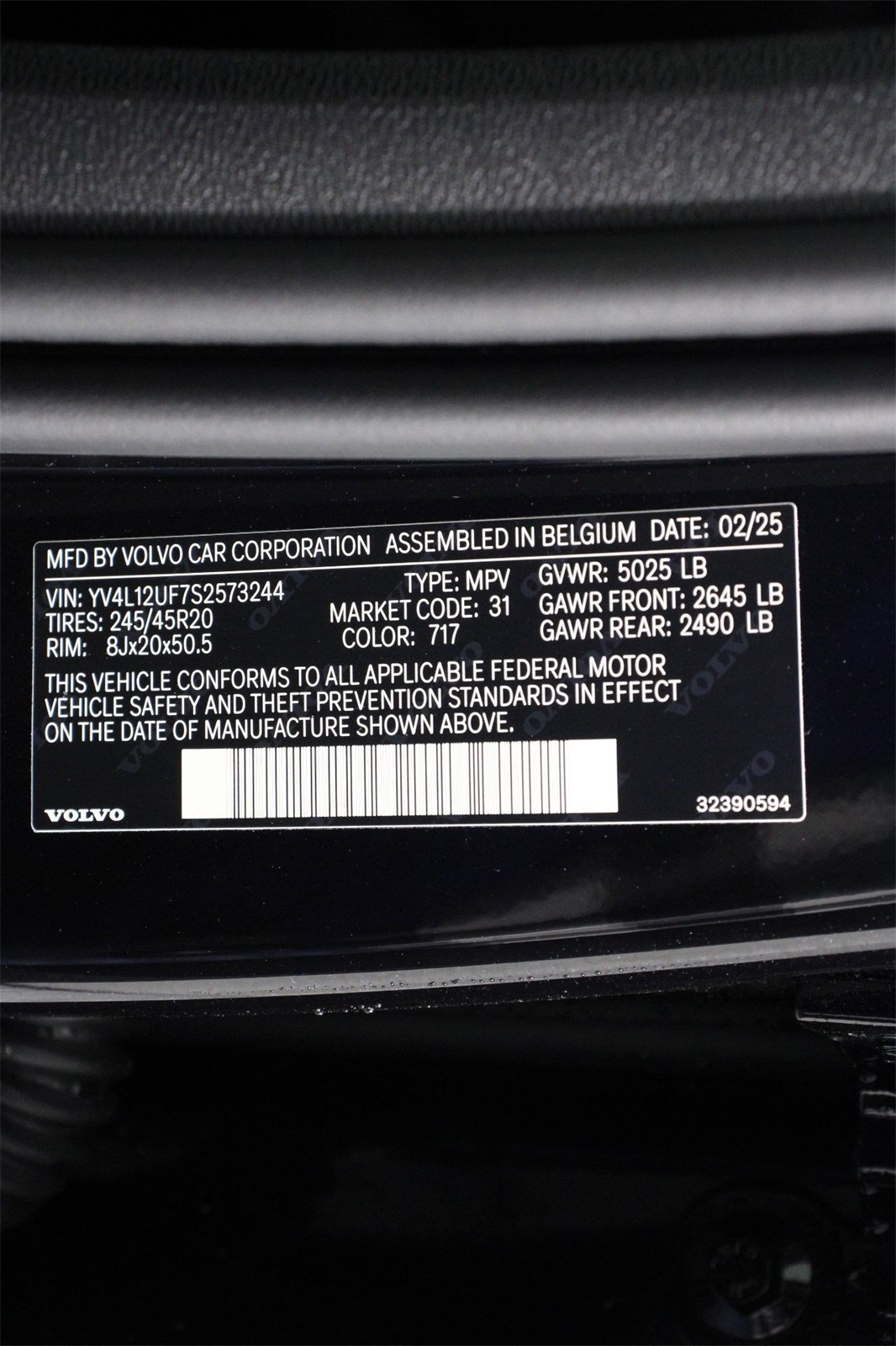 2025 Volvo XC40 photo 13