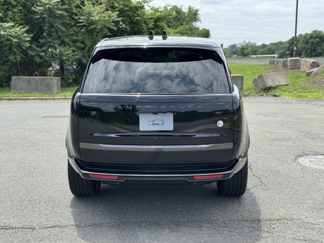 2025 Land Rover Range Rover SV photo 4