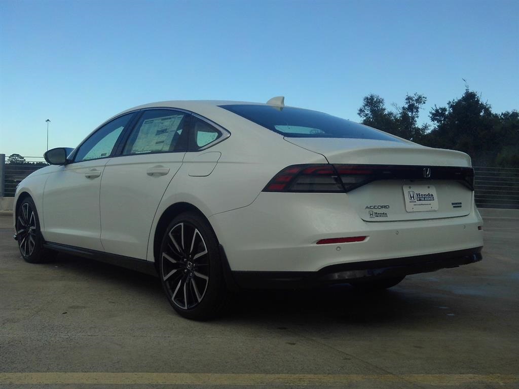 2025 Honda Accord Hybrid Touring photo 5