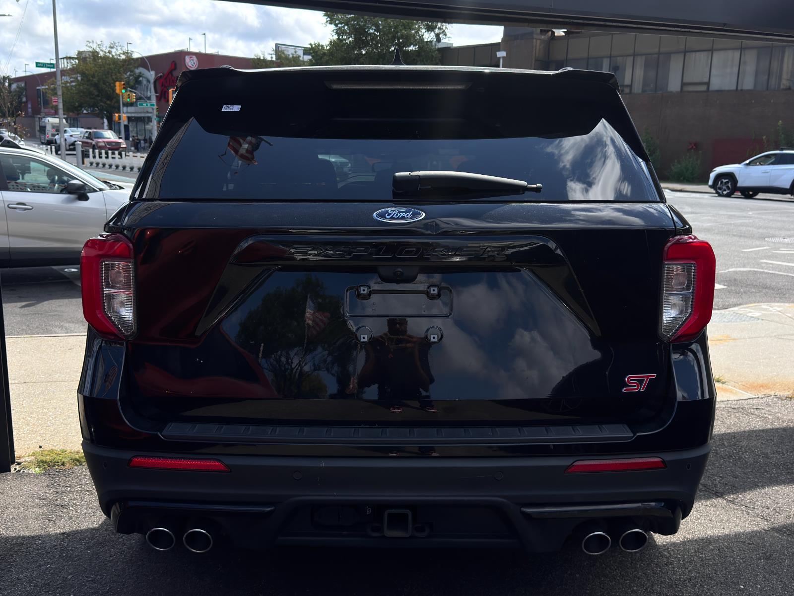 2022 Ford Explorer ST photo 4