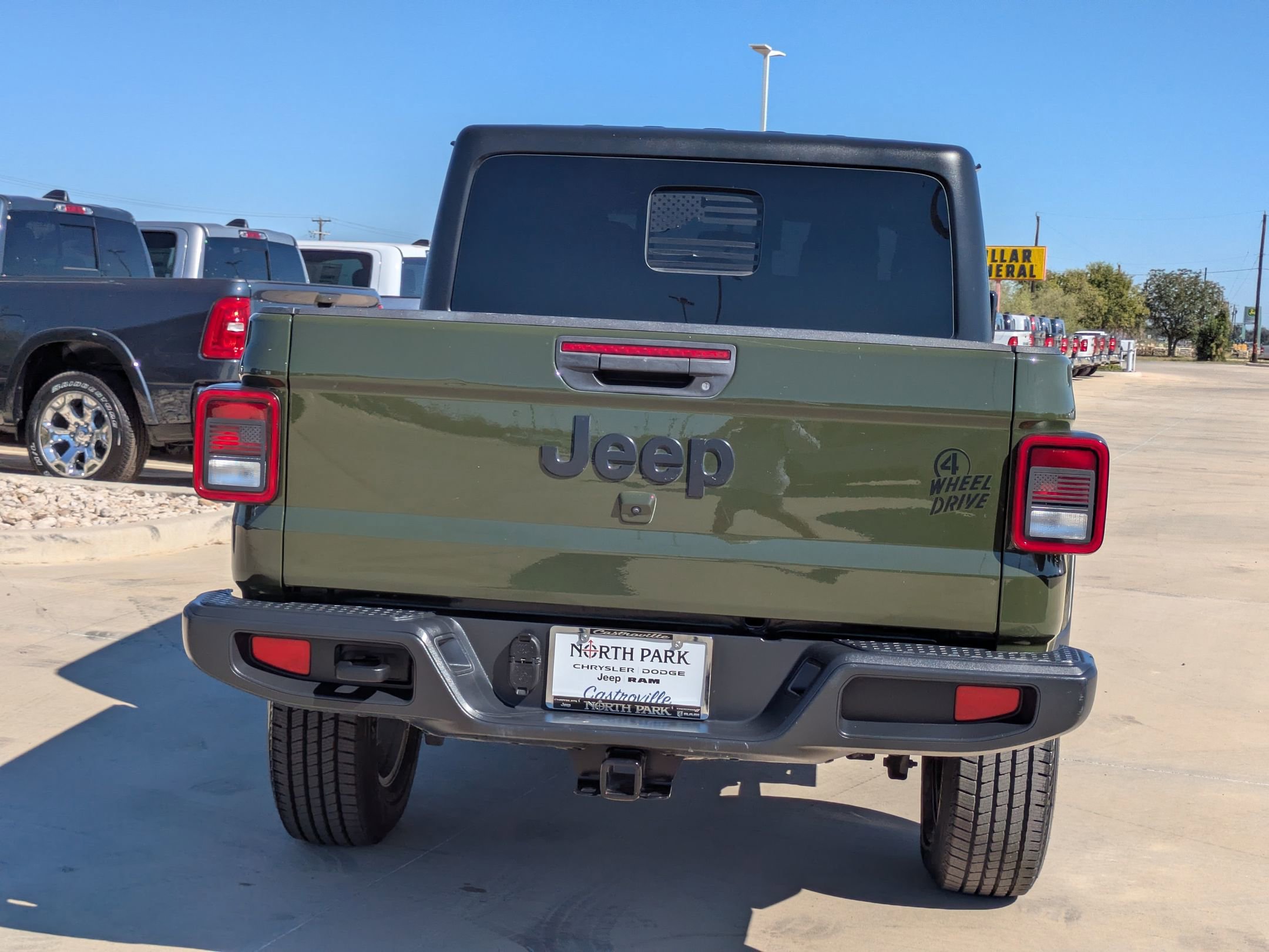2021 Jeep Gladiator Sport photo 4