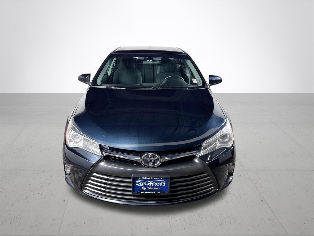 2016 Toyota Camry LE photo 3