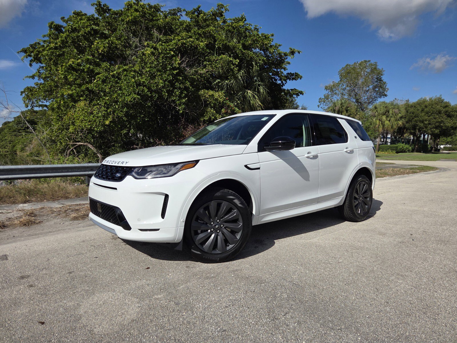 2025 Land Rover Discovery Sport S's photo