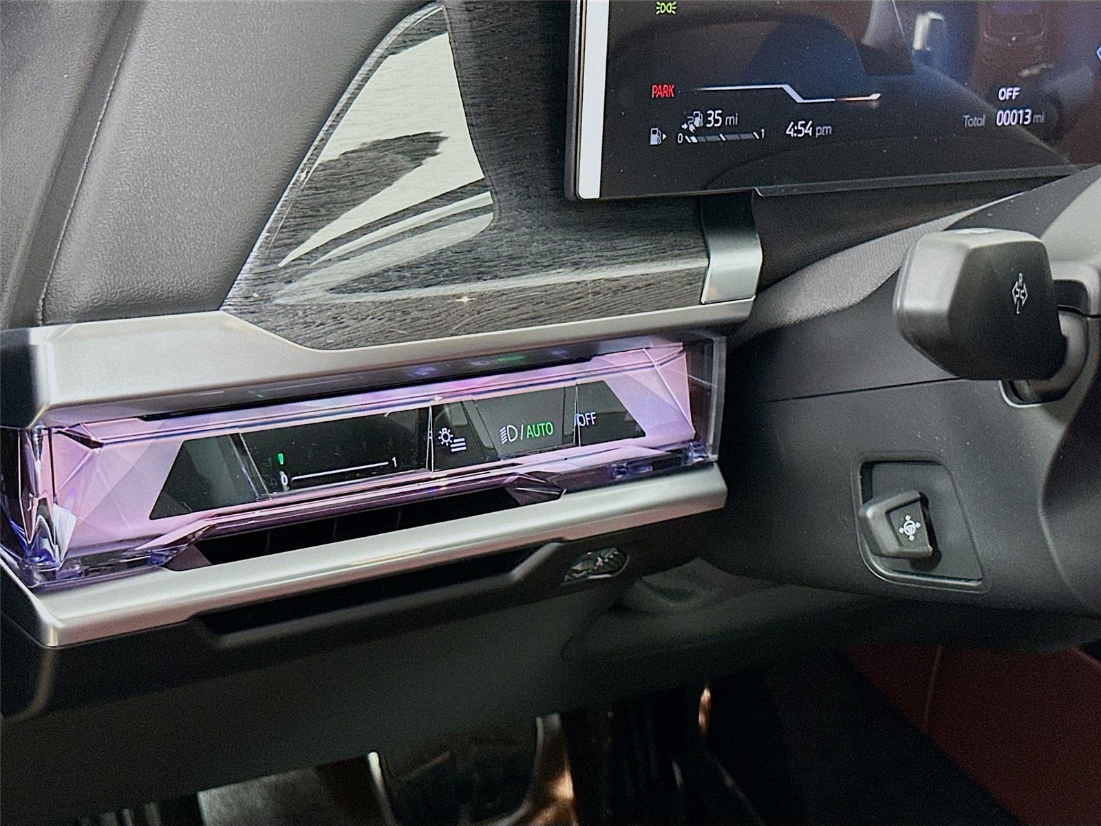 2026 Bmw 750e photo 10