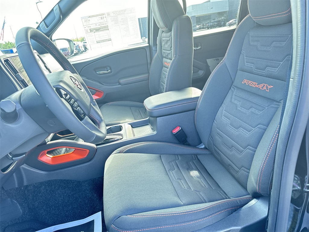 2025 Nissan Frontier PRO-4X photo 17