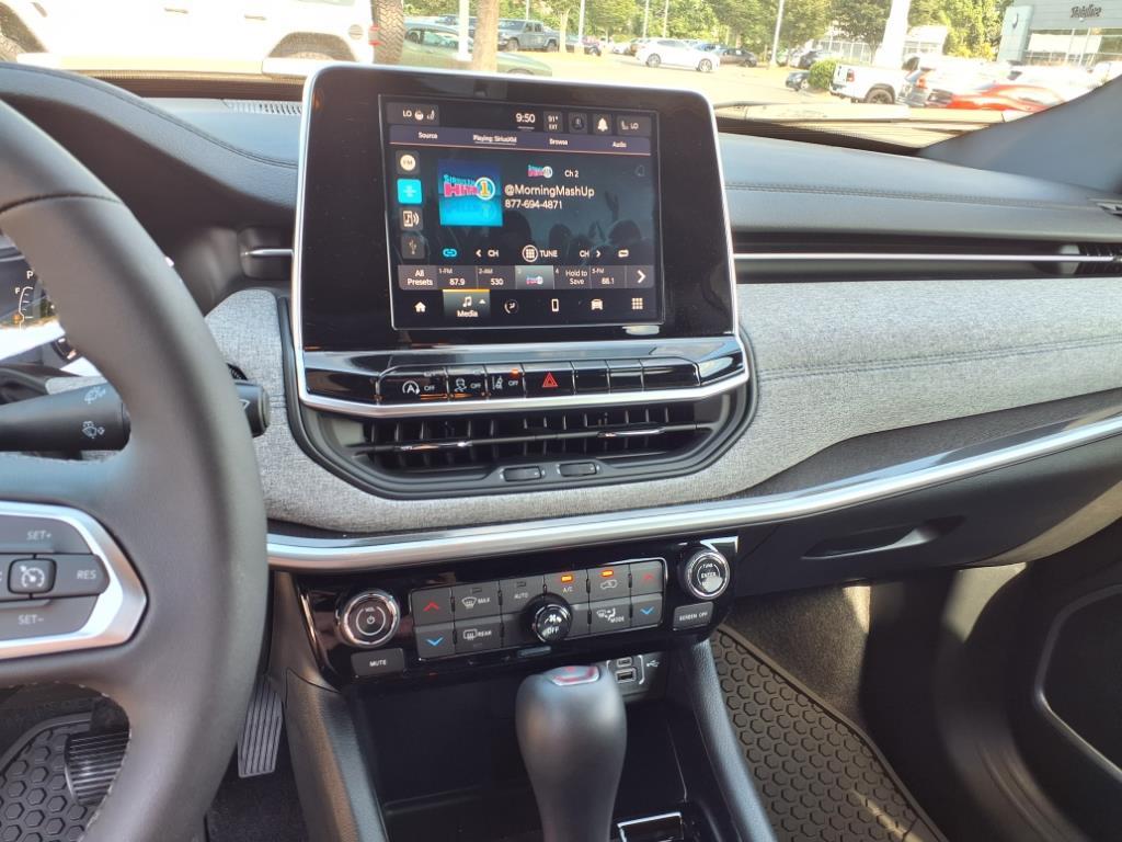 2025 Jeep Compass Latitude photo 4