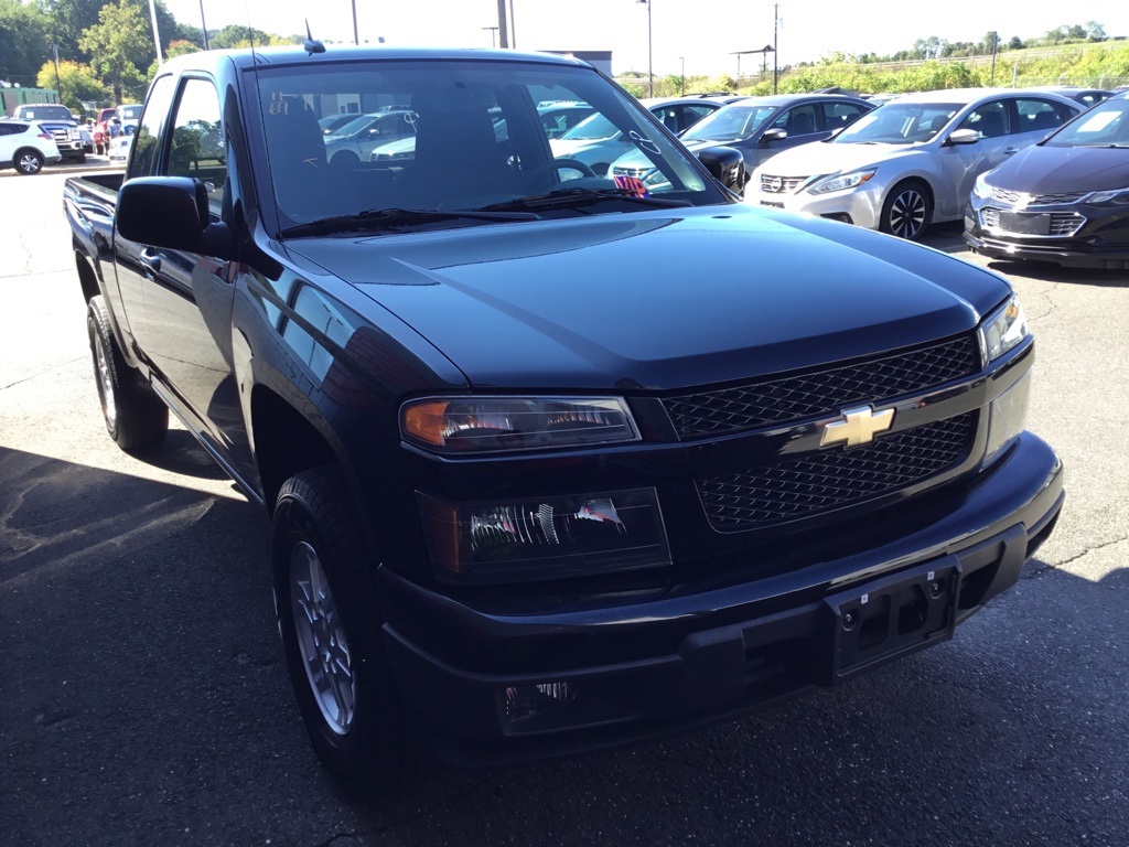 2011 Chevrolet Colorado photo 2