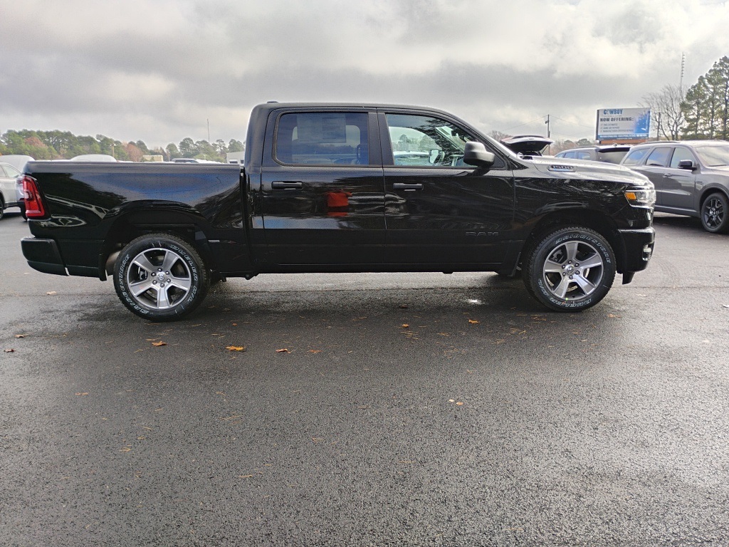 2025 Ram 1500 Tradesman photo 4