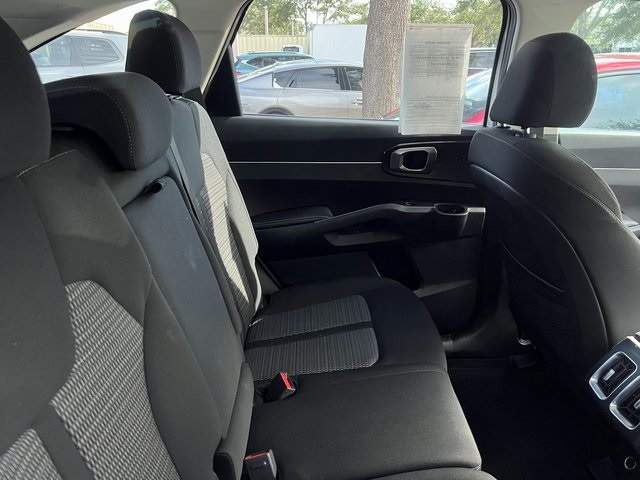 2023 Kia Sorento LX photo 7