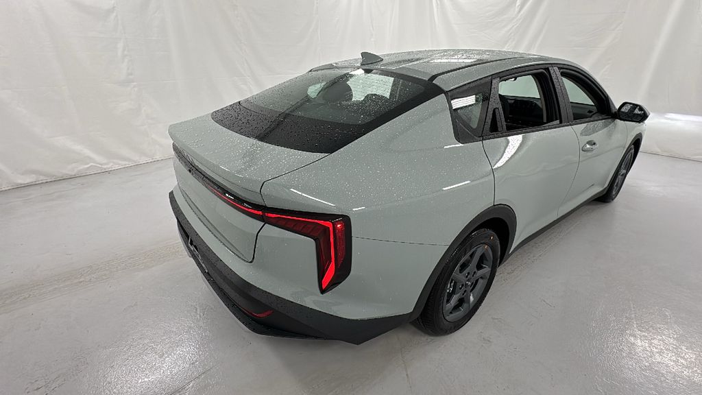 2025 Kia K4 LXS photo 3