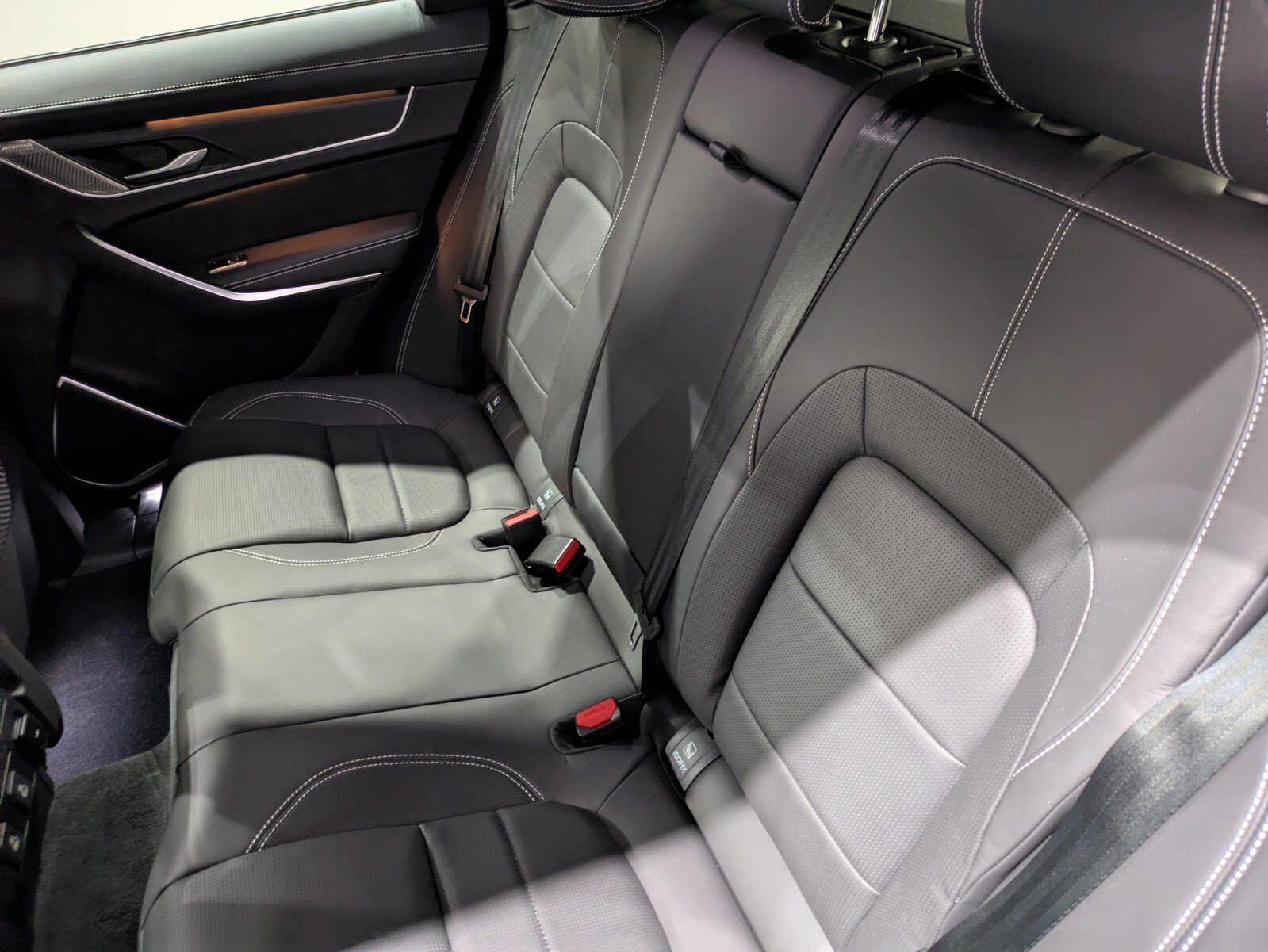2026 Jaguar F-PACE P250 R-Dynamic S photo 12