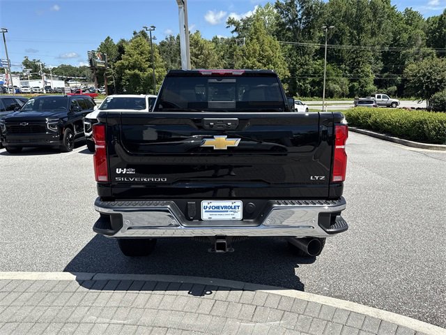 2025 Chevrolet Silverado 2500HD LTZ photo 4