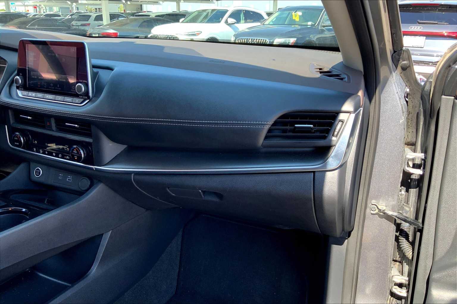 2023 Nissan Rogue SV photo 15