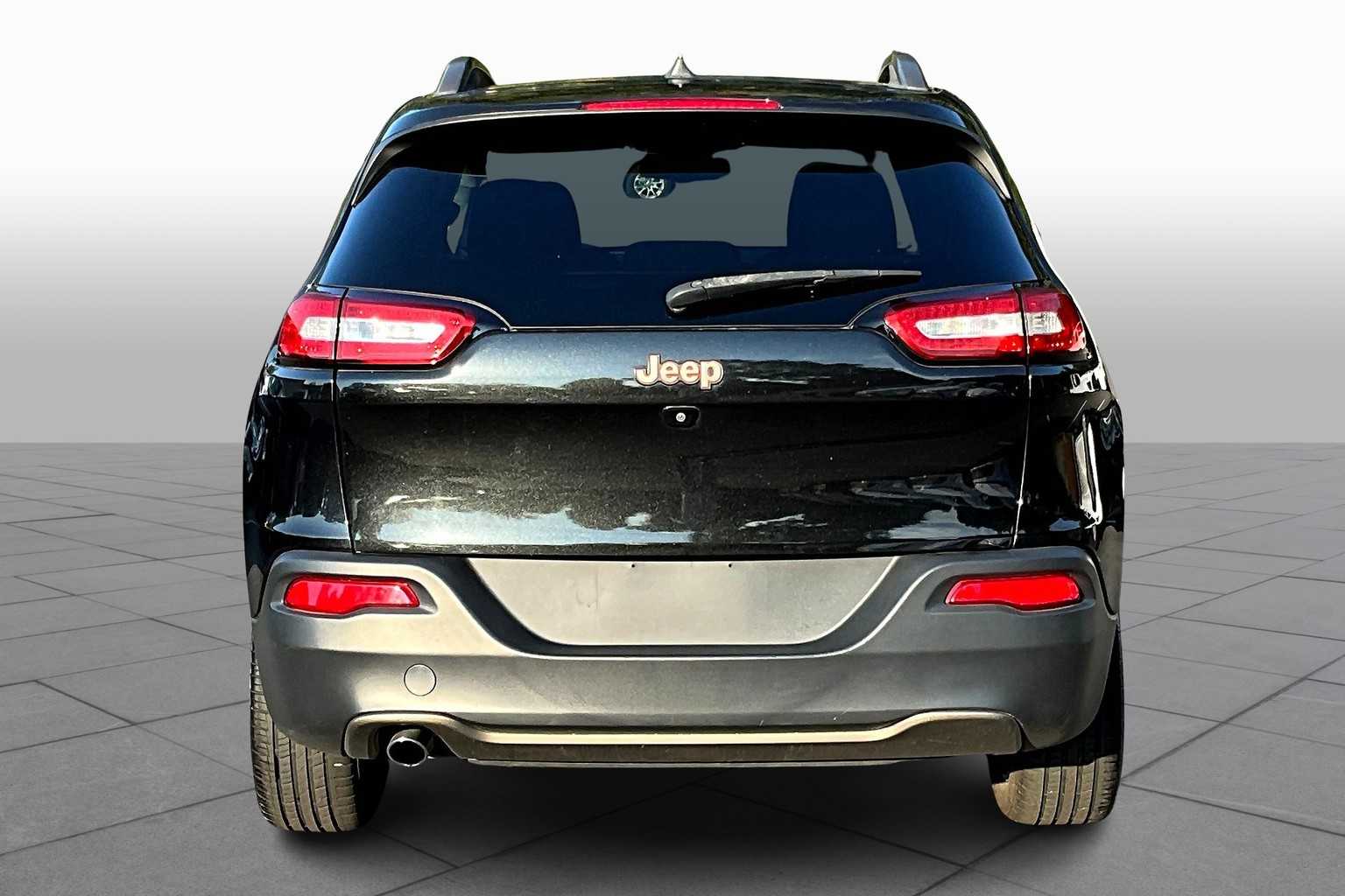2016 Jeep Cherokee 80th Anniversary Edition photo 3