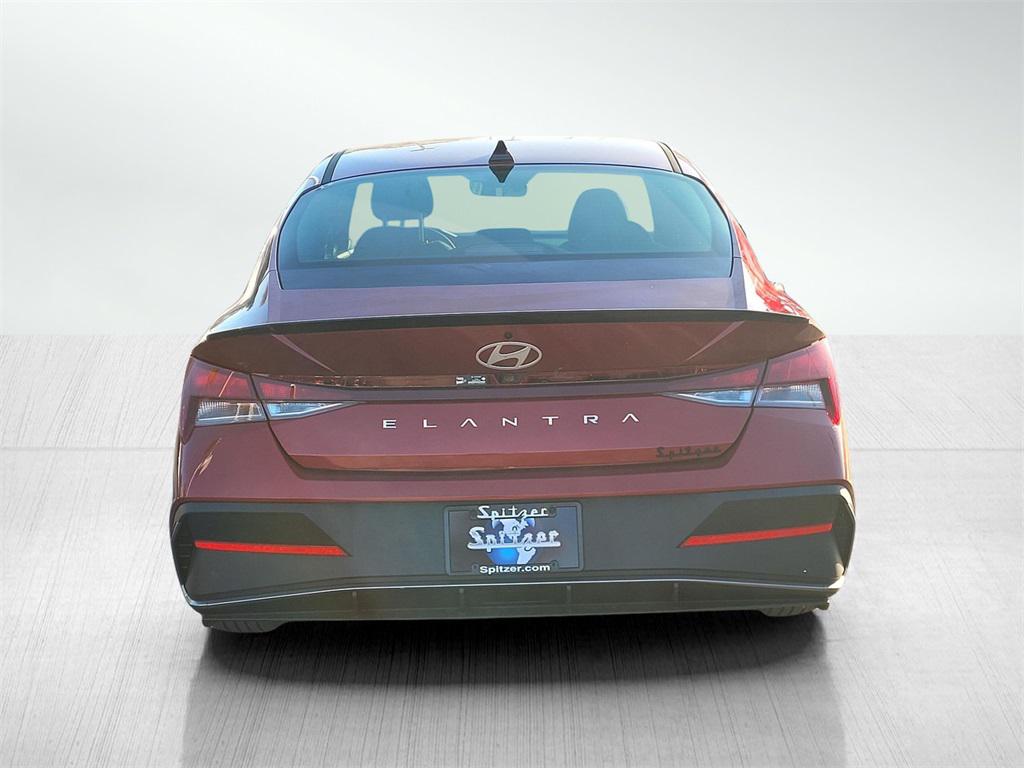 2025 Hyundai Elantra SEL Sport photo 4