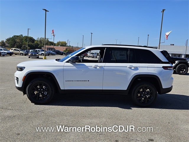 2025 Jeep Grand Cherokee Laredo Altitude photo 2