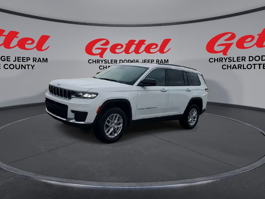 2025 Jeep Grand Cherokee Laredo Altitude photo 4