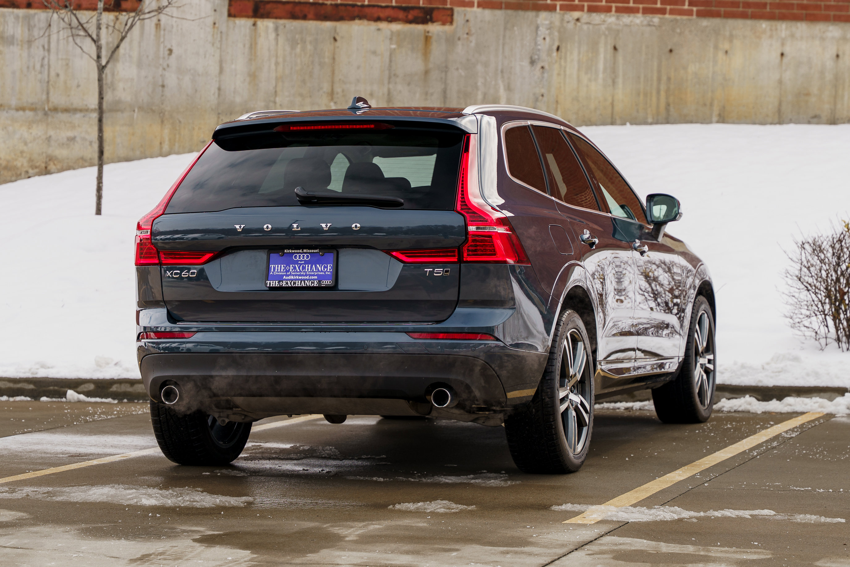 2021 Volvo XC60 Momentum photo 4