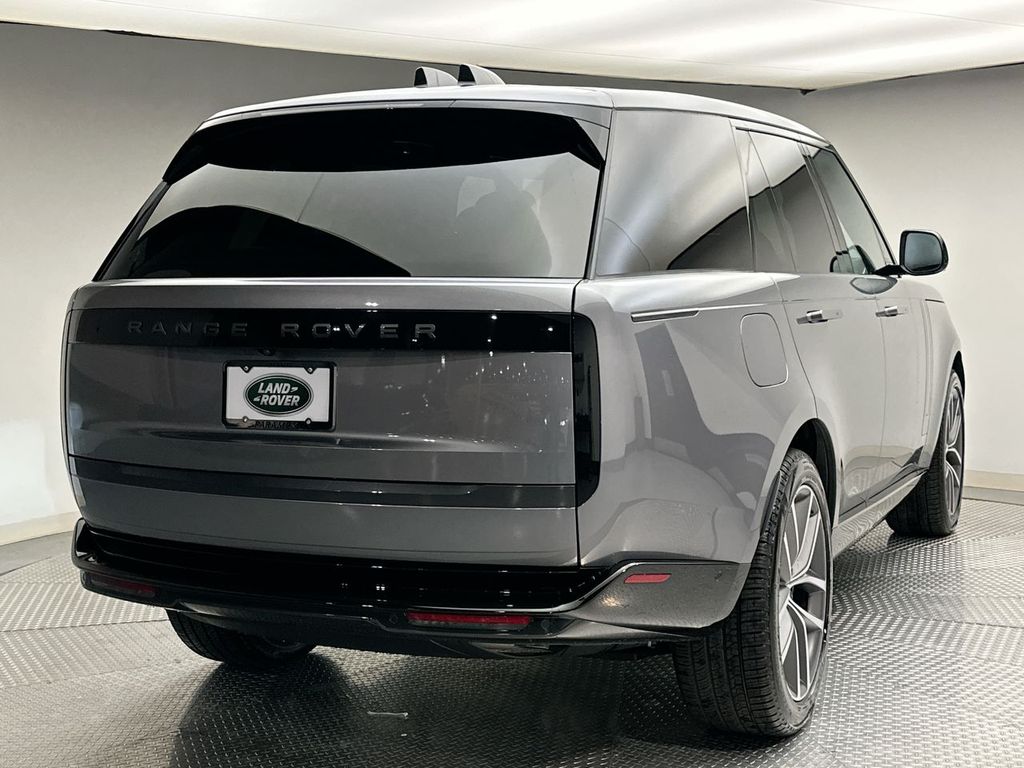 2025 Land Rover Range Rover SE photo 2