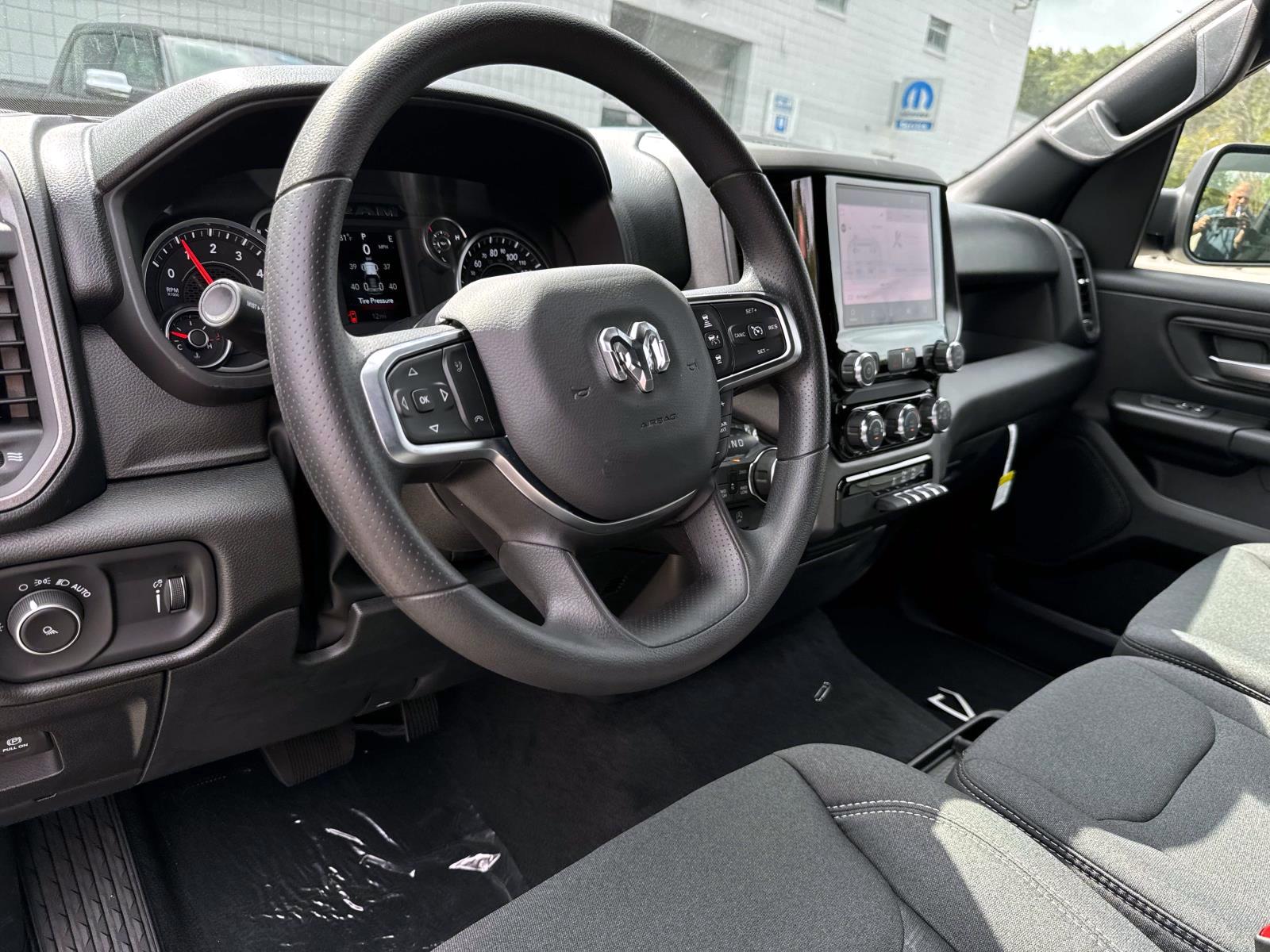 2025 Ram 1500 Tradesman photo 13