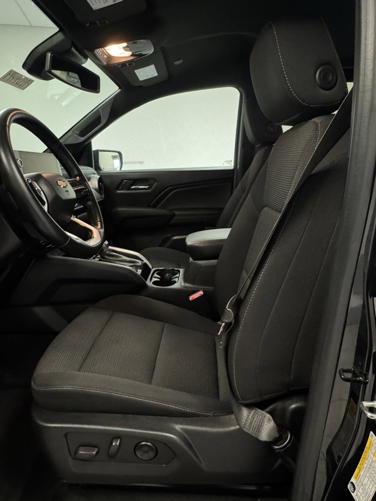 2023 Chevrolet Colorado LT photo 3