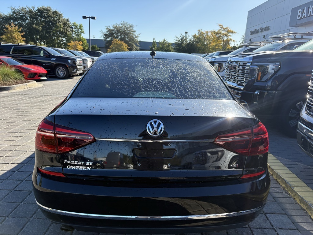 2017 Volkswagen Passat SE photo 3