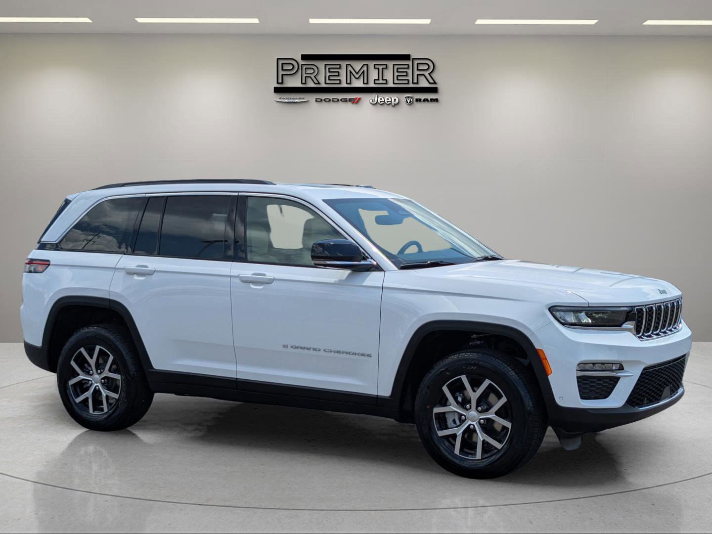 2025 Jeep Grand Cherokee Limited photo 3