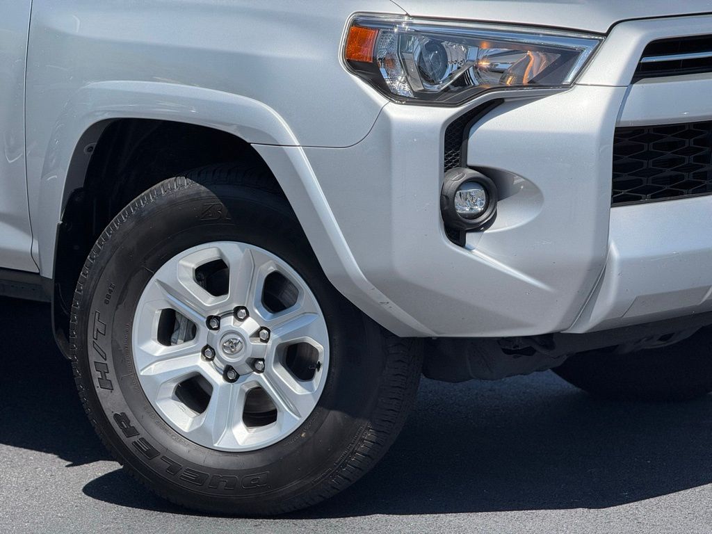 2024 Toyota 4Runner SR5 photo 3